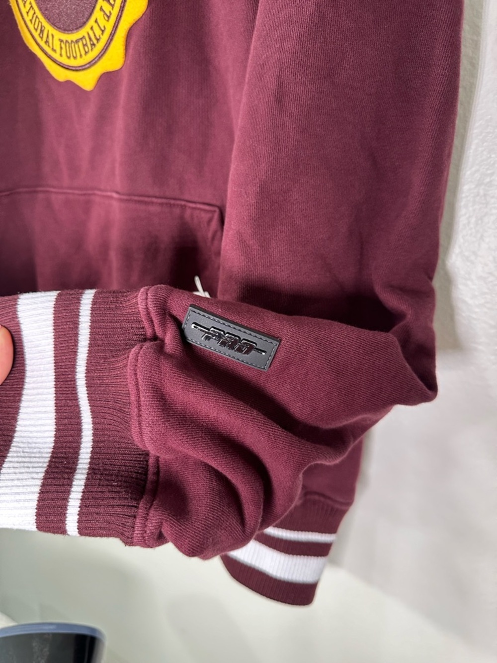 Washington Commanders Hoodie XL Pro Standard NFL Burgundy Crest Pullover - Picture 6 of 13